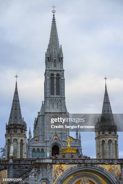 sanctuary of our lady of lourdes, france - bernadette soubirous fotografías e imágenes de stock