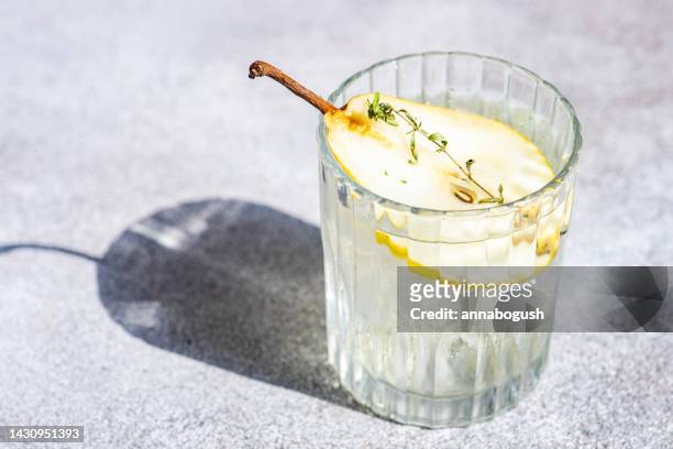 pear vodka and tonic with fresh pear and thyme - ウォッカ ストックフォトと画像