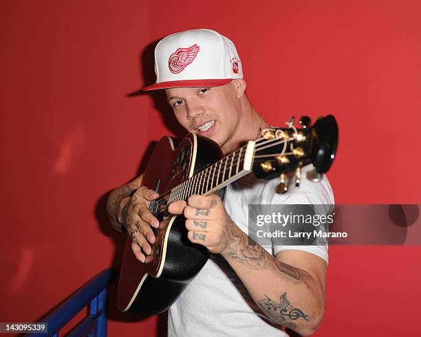 Chris Renno 39 Chris Rene Visits Y 100 Radio Station Stock Photos, High-Res ...