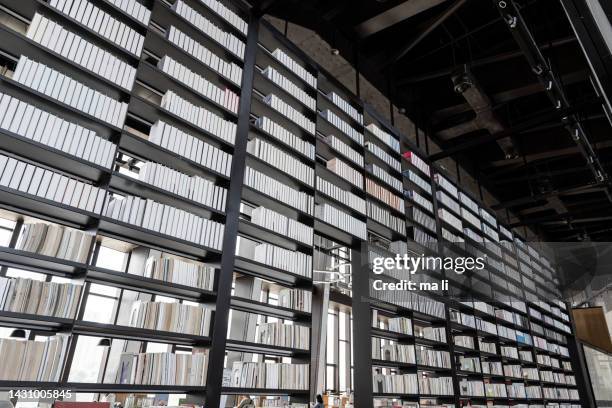 Side Vision Of Library Shelf High-Res Stock Photo - Getty Images