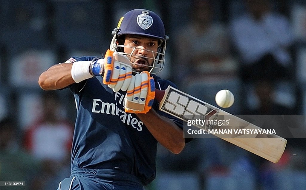 Deccan Chargers batsman Shikhar Dhawan h