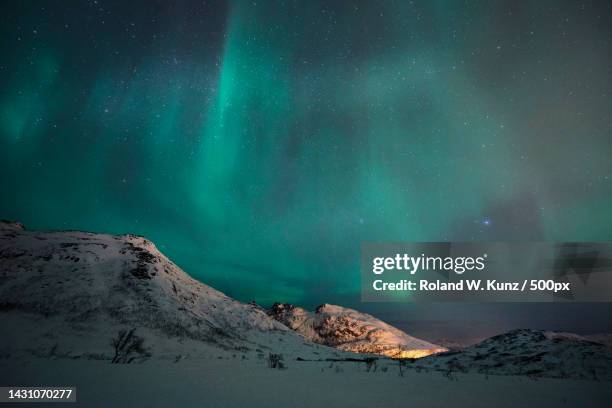 scenic view of snowcapped mountains against sky at night - clima polar fotografías e imágenes de stock