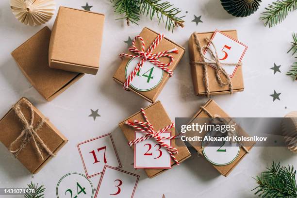 christmas advent calendar for kids. - avvento foto e immagini stock