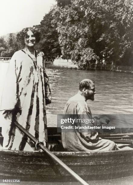 Gustav Klimt and Emilie Flöge in a rowing boat on Attersee near Seewalchen. Photograph. About 1909/10.