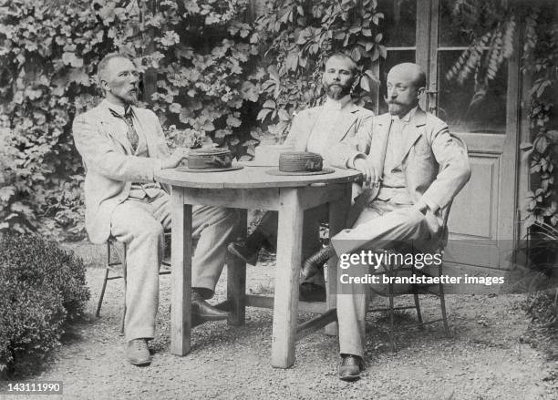 Gustav Klimt with Hermann August Floege, thefather-in-law of his brother Ernst Klimt and an unknown person. Photograph. Around 1890.