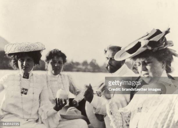 Emilie, Helene und Pauline Floege sitting in a rowboat with Gustav Klimt. Photograph. Salzburg. Austria. Around 1910.