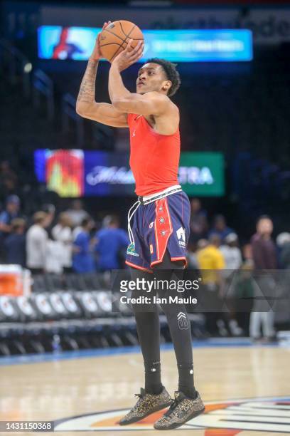 Craig Randall II of the Adelaide 36ers warms up before his game against the Oklahoma City Thunder at Paycom Center on October 06, 2022 in Oklahoma...