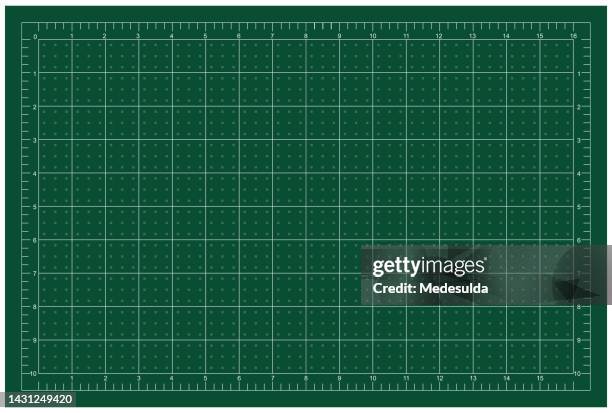ilustraciones, imágenes clip art, dibujos animados e iconos de stock de tapete de corte verde - esterilla para cortar