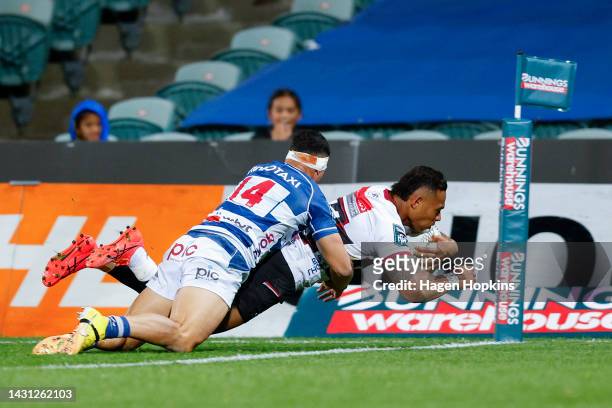 Tevita Li of North Harbour scores a try during the Bunnings NPC Quarter Final match between North Harbour and Auckland at North Harbour Stadium, on...