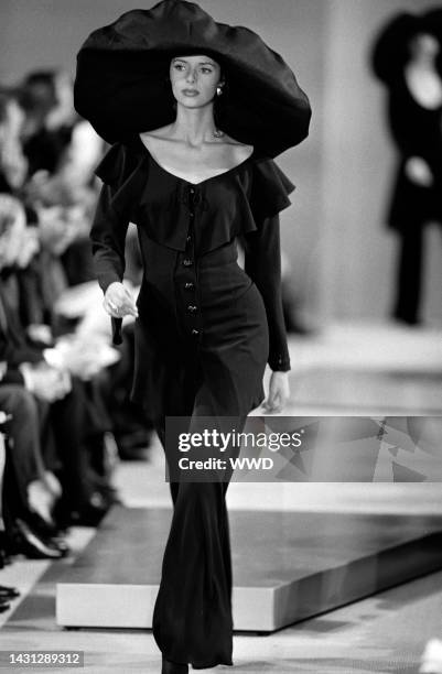 Donna Karan Spring 1993 Ready to Wear Runway Show