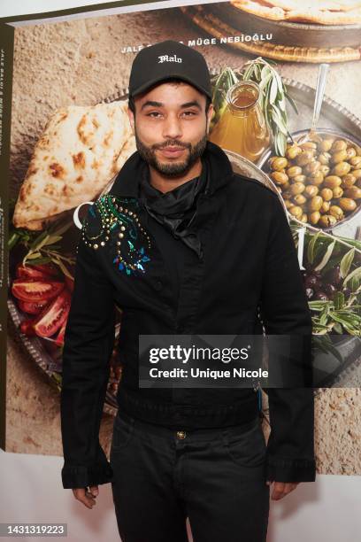 Aaron Riches Aaron Riches Photos and Premium High Res Pictures - Getty Images