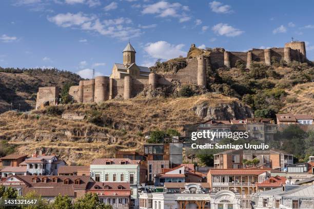 old town of tbilisi and narikala fortress - tiflis stock pictures, royalty-free photos & images