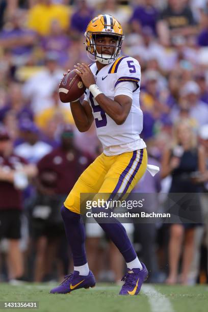 Jayden Daniels of the LSU Tigers throws the ball during a game at Tiger Stadium on September 17, 2022 in Baton Rouge, Louisiana.