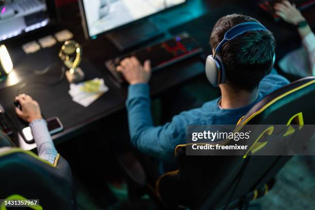 pro gamers - esports league stock pictures, royalty-free photos & images