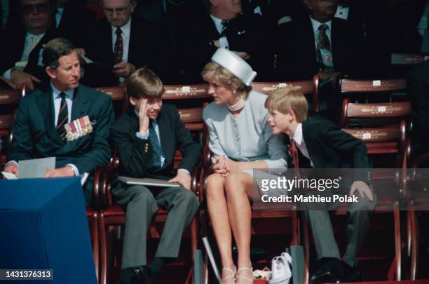 La famille royale à la commémoration du 50e anniversaire du 8 mai - De gauche à droite : le prince Charles, le prince William, la princesse Diana et...