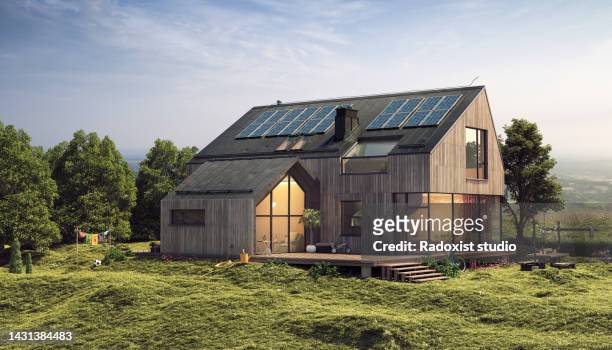 modern villa house with solar panels - garden centre fotografías e imágenes de stock