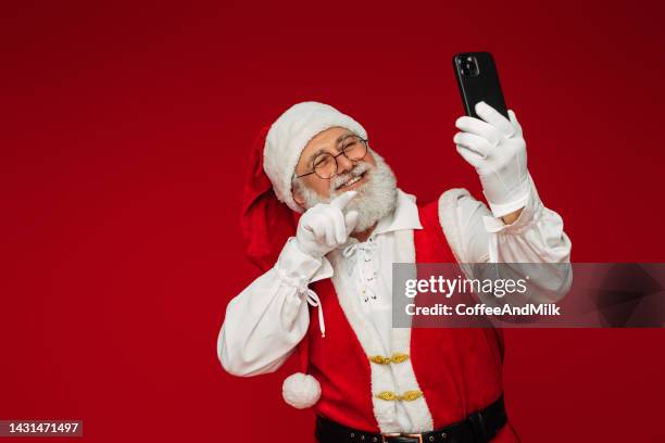 Santa Using Phone Santa Taking A Selfie Photos and Premium High Res Pictures - Getty Images
