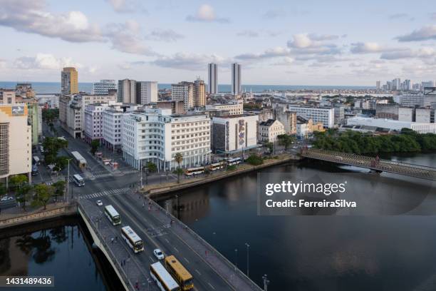 hochwinkelansicht von der innenstadt von recife - sergipe stock-fotos und bilder