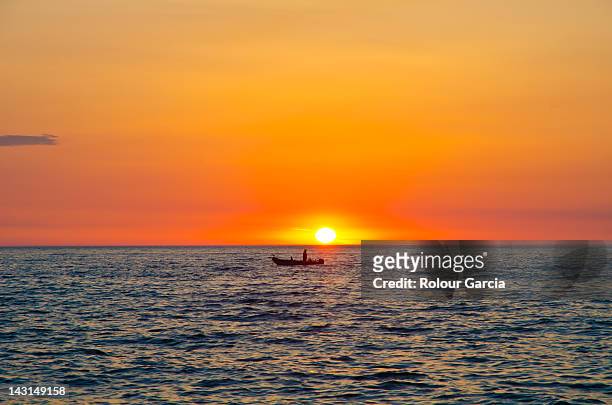 sun sets in holland beach - rolour garcia fotografías e imágenes de stock