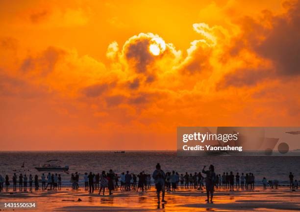 traveller looking at the super sunrise in the morning at the beach - romantische stimmung stock-fotos und bilder