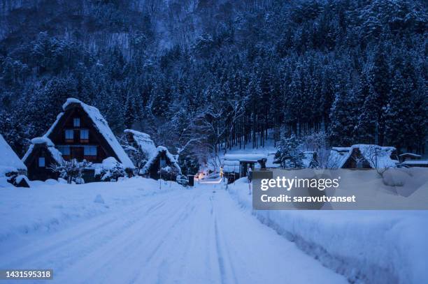 the historic villages of shirakawa-go at night,japan - tokai region stock-fotos und bilder