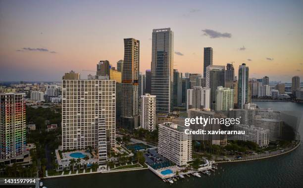 ブリッケルキー高層ビル、フロリダ州 - downtown miami ストックフォトと画像