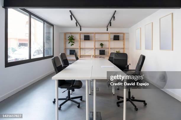 empty meeting room - empty desk stock pictures, royalty-free photos & images