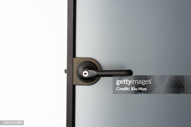 the black handle on the glass door - porta scorrevole foto e immagini stock