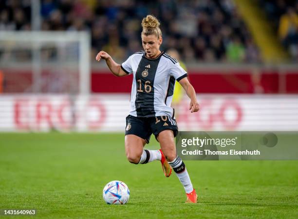 Linda Dallmann of Germany in action during the international friendly match between Germany Women's and France Women's at Rudolf-Harbig-Stadion on...
