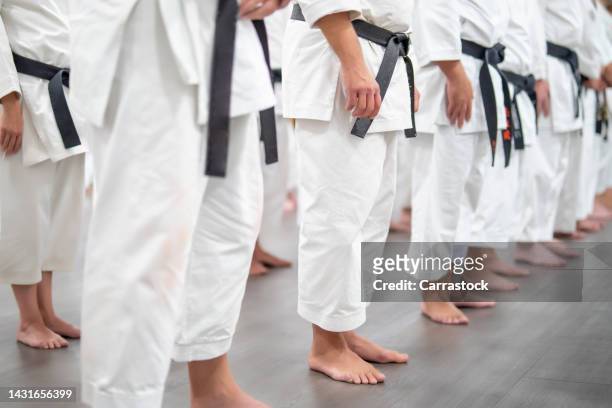 karate fighter training before training - judo stockfoto's en -beelden