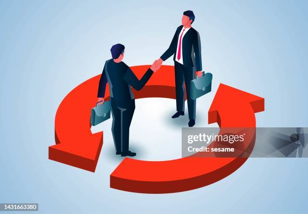 ilustrações de stock, clip art, desenhos animados e ícones de completion of a transaction or exchange, cooperation and agreement, isometric merchants shake hands in the middle of the loop with arrows - taxa de câmbio