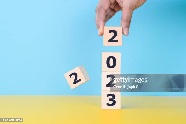 new year 2023 - people en espanol the stars of the year arrivals stockfoto's en -beelden