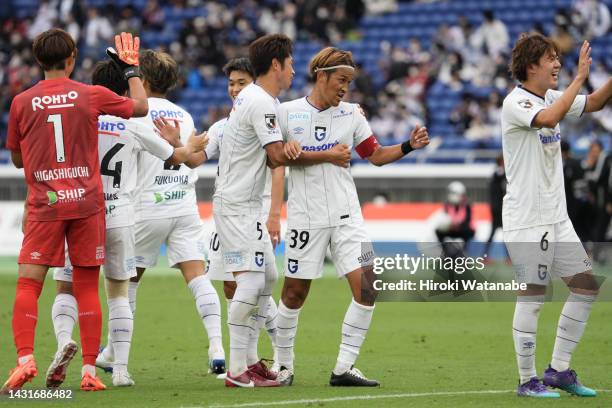 Players of Gamba Osaka celebrate the win after the J.LEAGUE Meiji Yasuda J1 32nd Sec. Match between Yokohama F･Marinos and Gamba Osaka at Nissan...