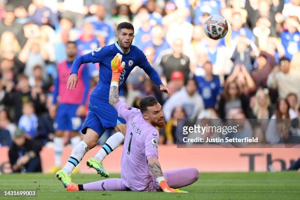 Christian Pulisic of Chelsea scores their side's second goal past Jose Sa of Wolverhampton Wanderers during the Premier League match between Chelsea...