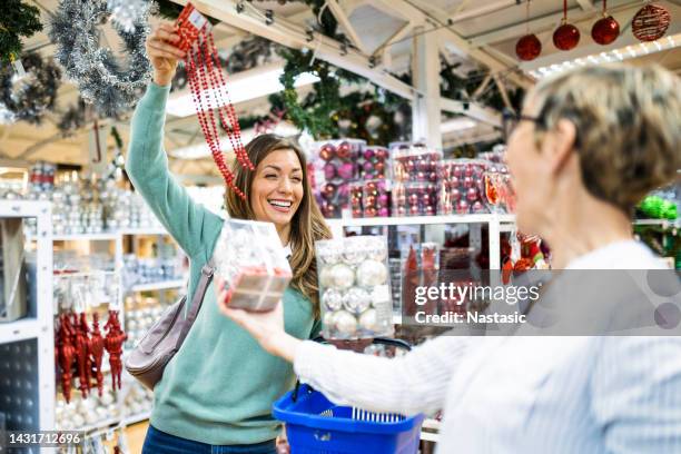 shopping for christmas with mother - pop up store stock pictures, royalty-free photos & images