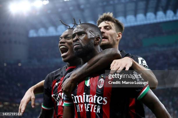 Fikayo Tomori of AC Milan celebrates scoring their side's first goal with teammates during the Serie A match between AC Milan and Juventus at Stadio...