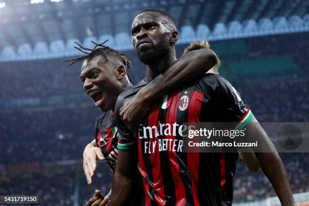 Fikayo Tomori of AC Milan celebrates scoring their side's first goal with teammates during the Serie A match between AC Milan and Juventus at Stadio...