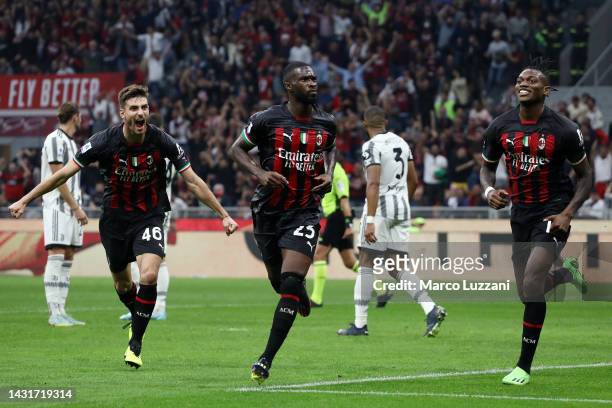 Fikayo Tomori of AC Milan celebrates scoring their side's first goal with teammates during the Serie A match between AC Milan and Juventus at Stadio...