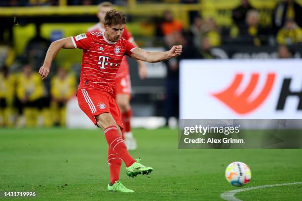 Leon Goretzka of Bayern Munich scores their team's first goal during the Bundesliga match between Borussia Dortmund and FC Bayern Muenchen at Signal...