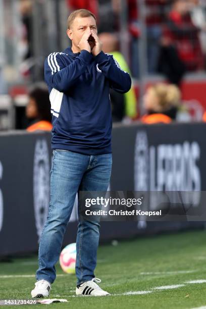 Head coach Frank Kramer of Schalke reacts during the Bundesliga match between Bayer 04 Leverkusen and FC Schalke 04 at BayArena on October 08, 2022...