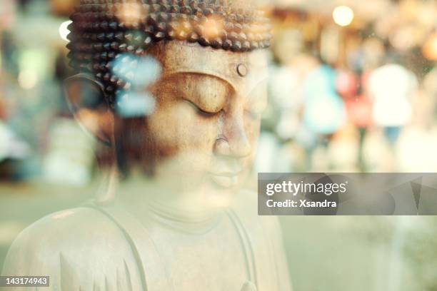 close-up of a buddha statue (sri lanka) - buddha face stockfoto's en -beelden