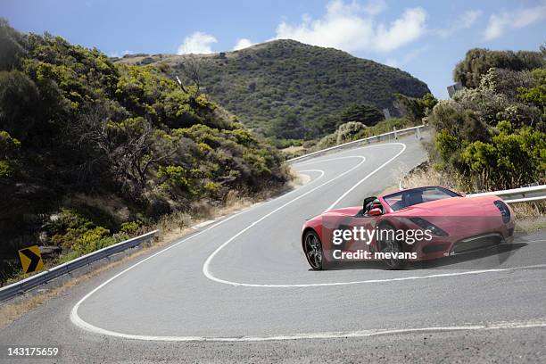 deportes coche en una carretera costera - ferrari fotografías e imágenes de stock