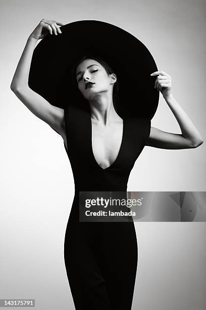 schöne elegante frau - model black and white stock-fotos und bilder