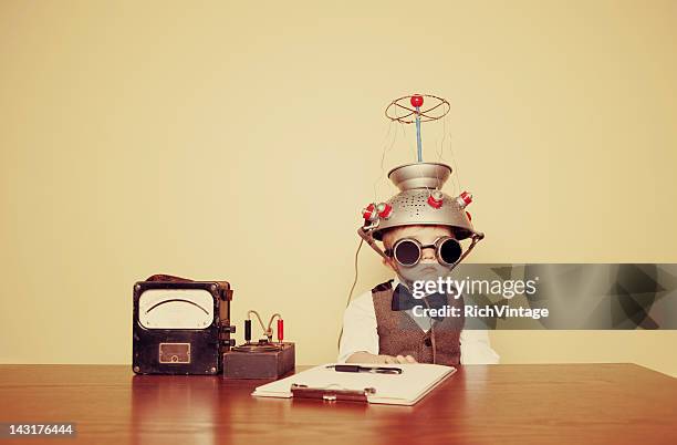 aventuras en el tiempo de viaje - inventor fotografías e imágenes de stock