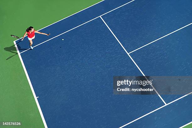 tennis vorhand lauf um - tennis court top view stock-fotos und bilder