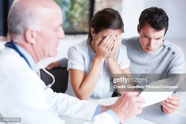 für alle eventualitäten vorbereitet werden - schlechte nachricht stock-fotos und bilder