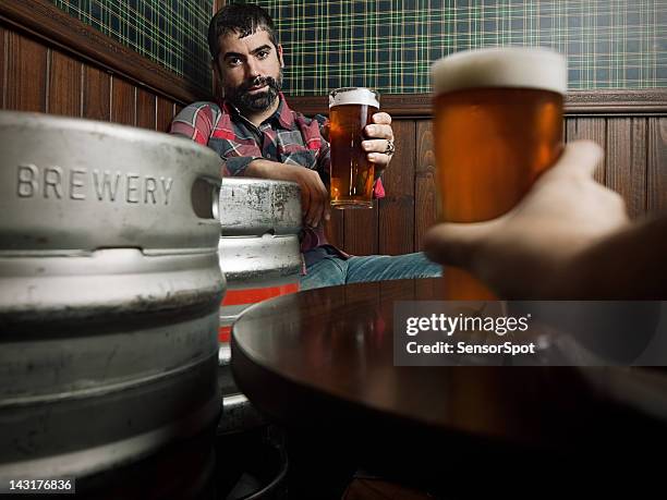 cerveza artesanal - cerveza-tipo-ale fotografías e imágenes de stock