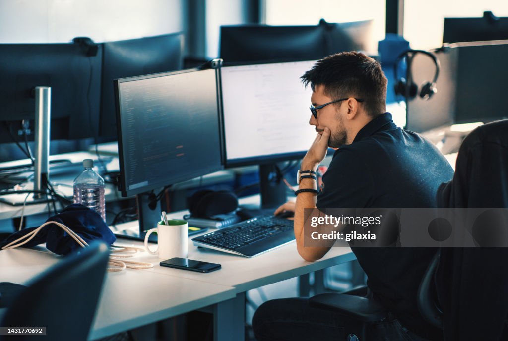 Softwareentwickler im Büro.