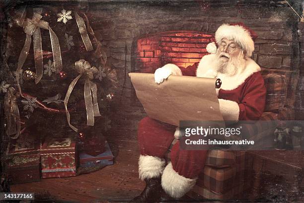 写真、本物のヴィンテージのサンタクロースが 2 回のチェックリスト - vintage santa ストックフォトと画像