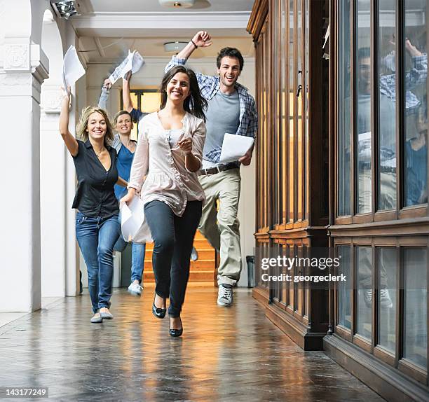 students on the run - euforie stockfoto's en -beelden